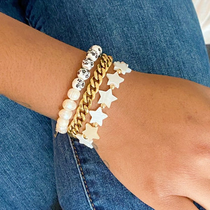 Shelly Star Stretch Shell Bracelet With Gold Bead Accents