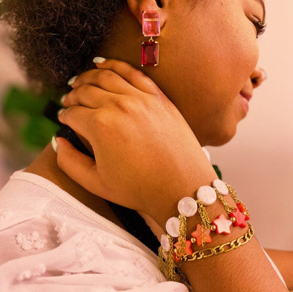 Shelly Star Stretch Shell Bracelet With Gold Bead Accents